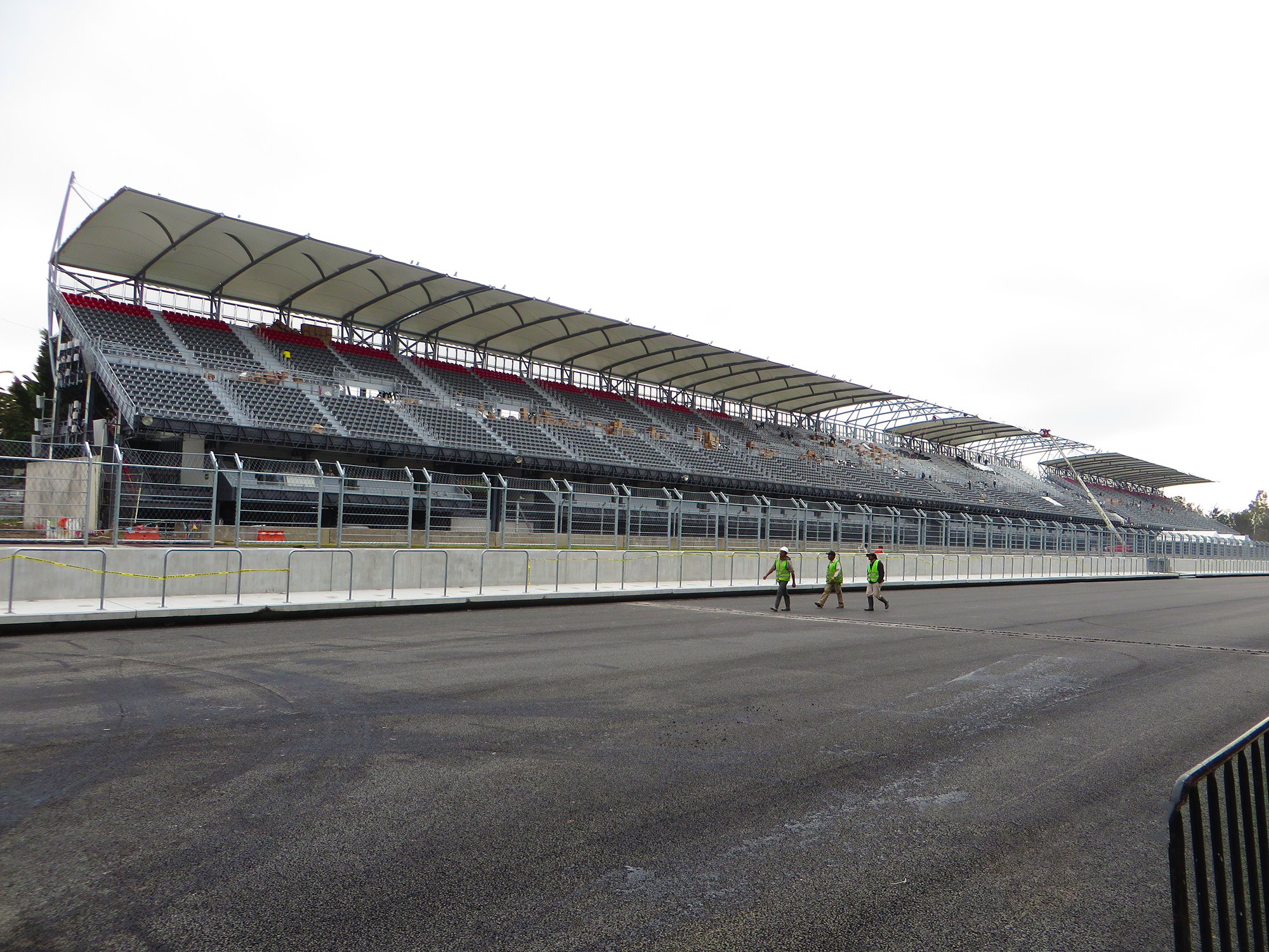 Autódromo Hermanos Rodríguez, 200 toneladas