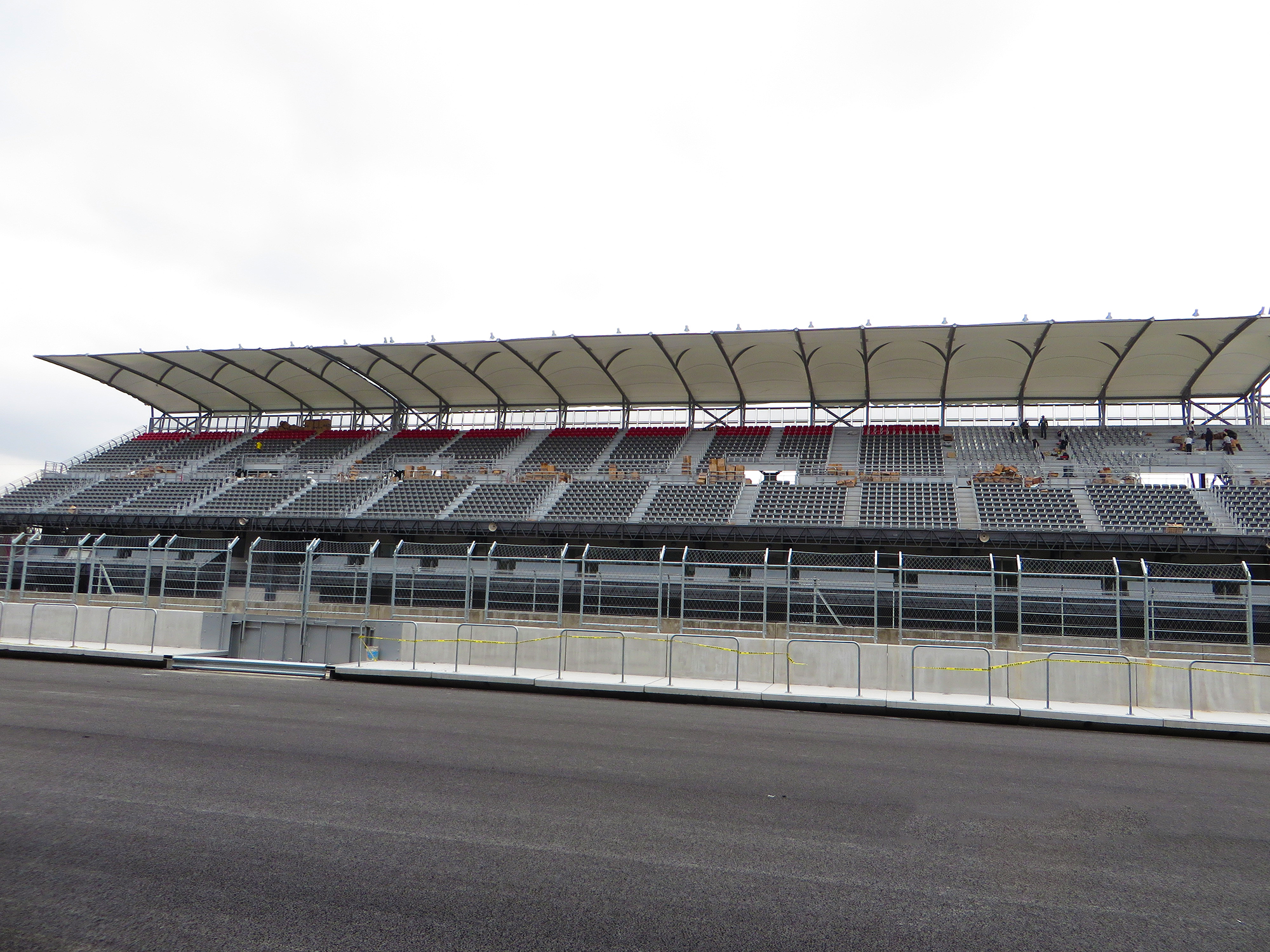 Autódromo Hermanos Rodríguez, 200 toneladas