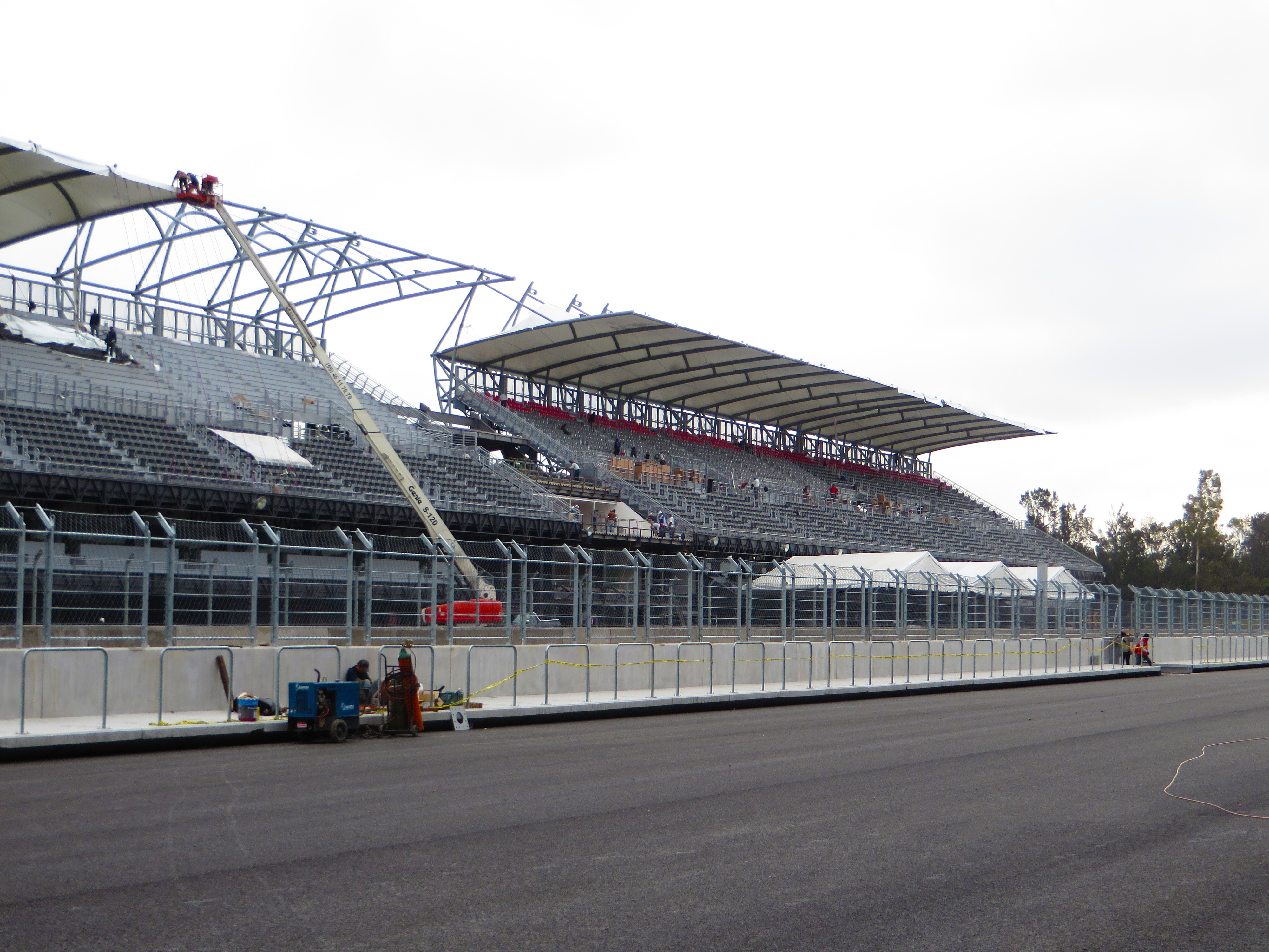 Autódromo Hermanos Rodríguez, 200 toneladas