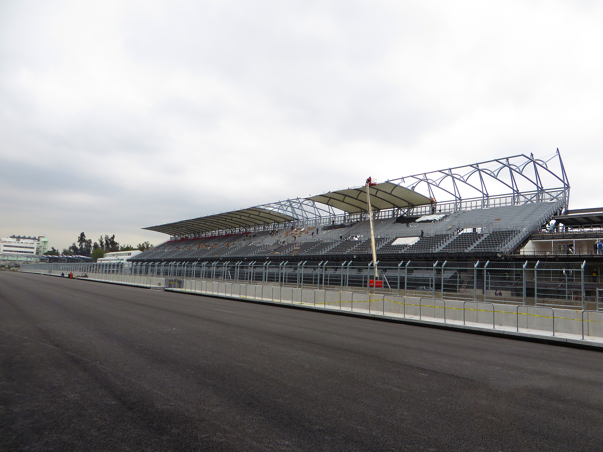 Autódromo Hermanos Rodríguez, 200 toneladas