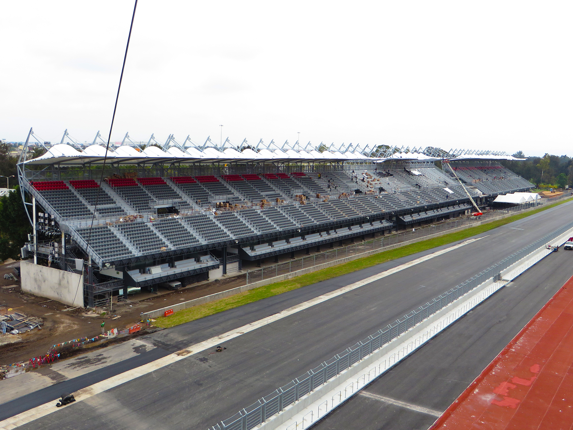 Autódromo Hermanos Rodríguez, 200 toneladas